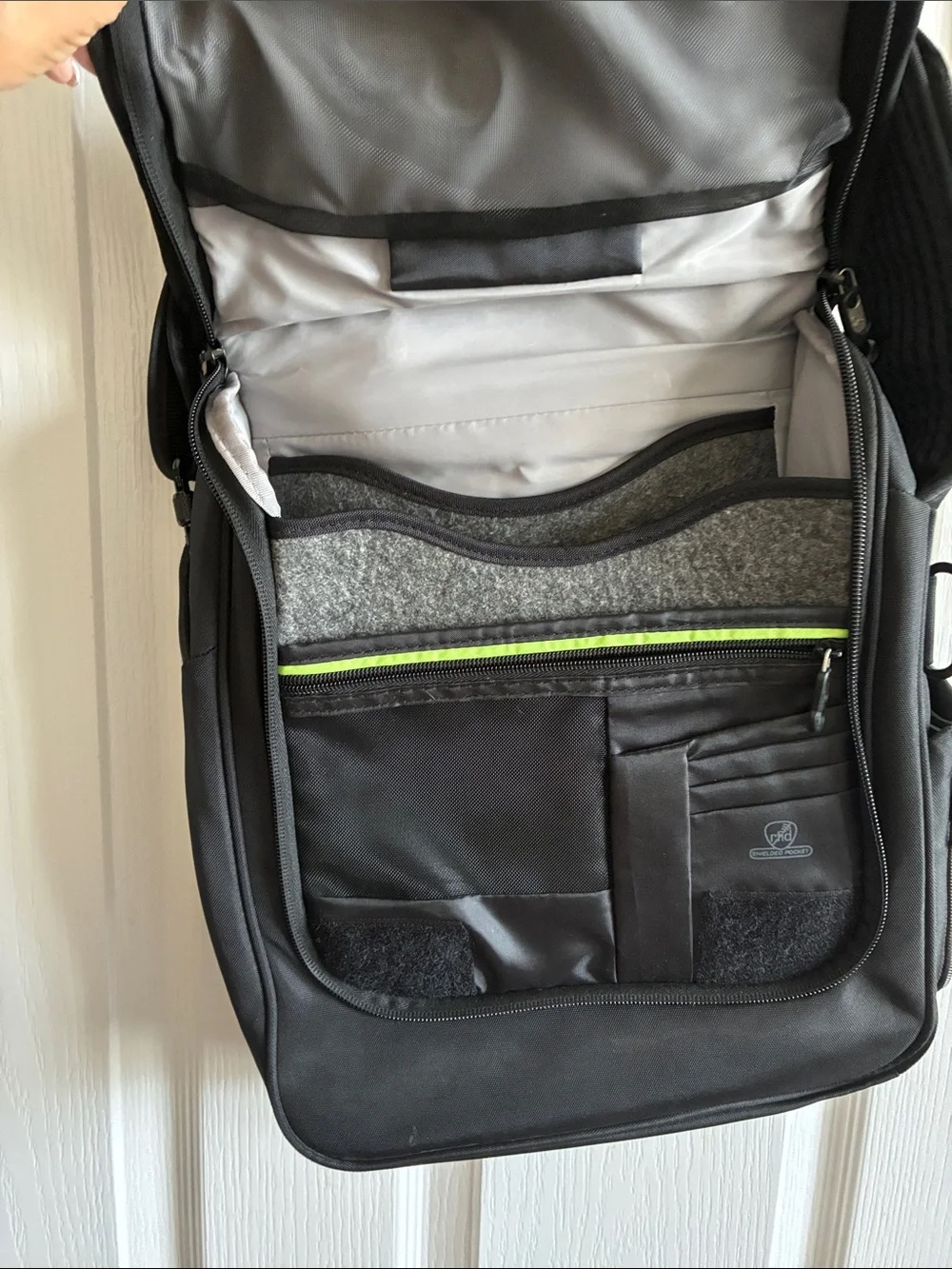 Travelon sleek antitheft